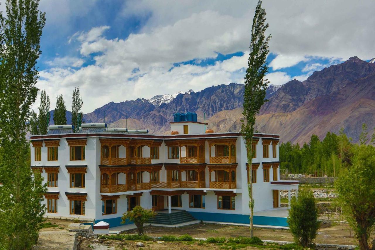 Hunder Residency Hotel Leh Exterior photo